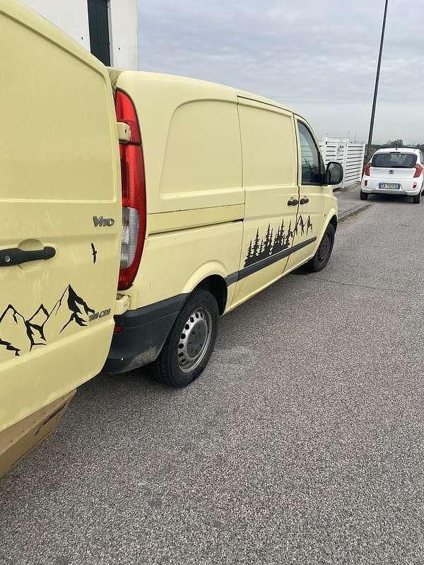 Usata Mercedes Vito 150 CV (110 kW) 2005 Giallo Furgone