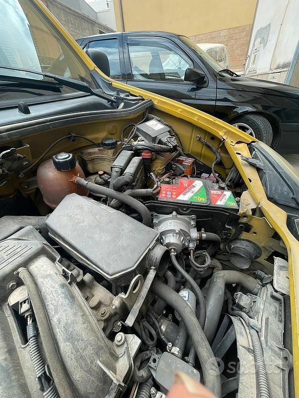 Usata Renault Kangoo 95 CV (69 kW) 2008 Giallo Utilitaria