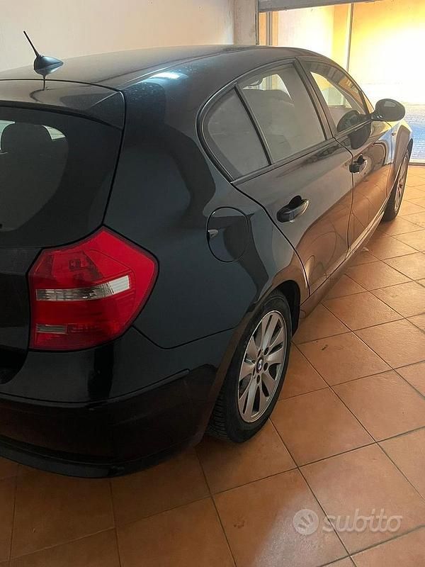 Usata BMW 116 116 CV (85 kW) 2009 Nero Utilitaria