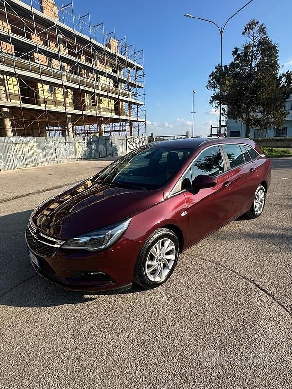 Usata Opel Astra Dynamic 110 CV (80 kW) 2018 Marrone Station wagon