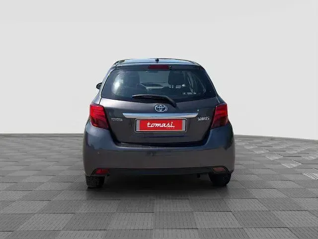 Usata Toyota Yaris Active 69 CV (50 kW) 2017 Dark grey Berlina