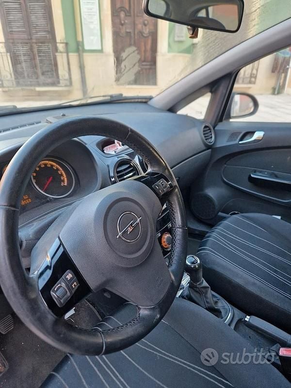 Usata Opel Corsa 80 CV (58 kW) 2010 Grigio Berlina