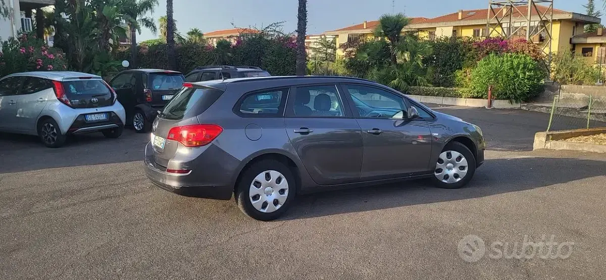 Usata Opel Astra 110 CV (80 kW) 2011 Station wagon