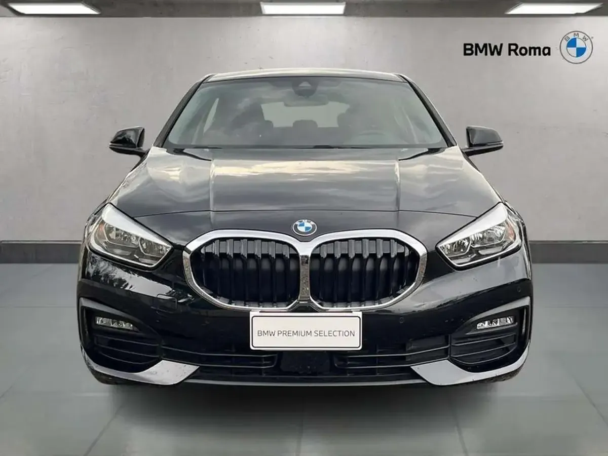 Usata BMW 118 Advantage 140 CV (102 kW) 2023 Black sapphire metallic Berlina