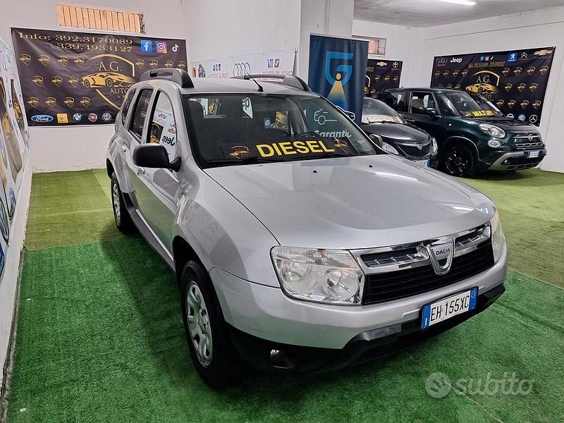 Usata Dacia Duster Lauréate 90 CV (66 kW) 2011 Grigio SUV