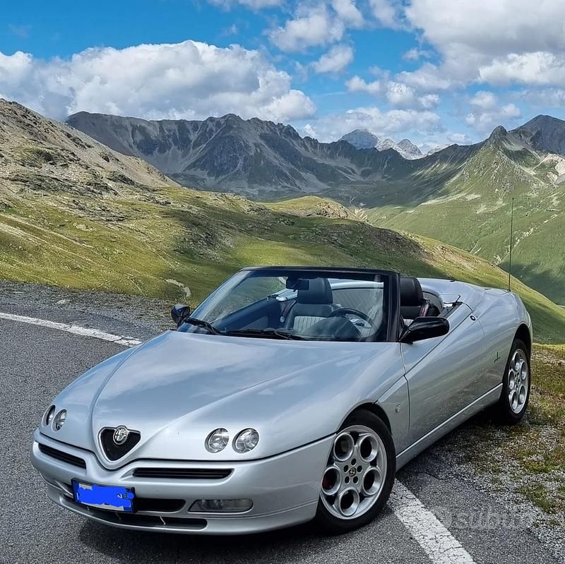 Usata Alfa Romeo Spider 128 CV (94 kW) 2003 Grigio Cabrio