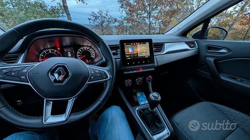 Usata Renault Captur Equilibre 100 CV (73 kW) 2023 Blu SUV