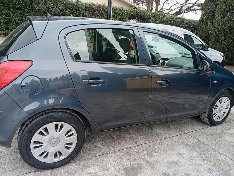Usata Opel Corsa 65 CV (47 kW) 2008 Blu Utilitaria
