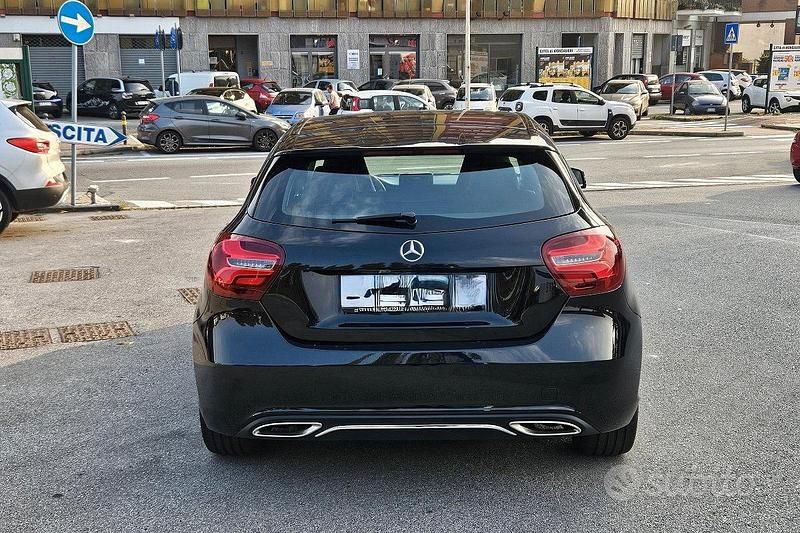 Usata Mercedes A180 109 CV (80 kW) 2018 Nero Berlina