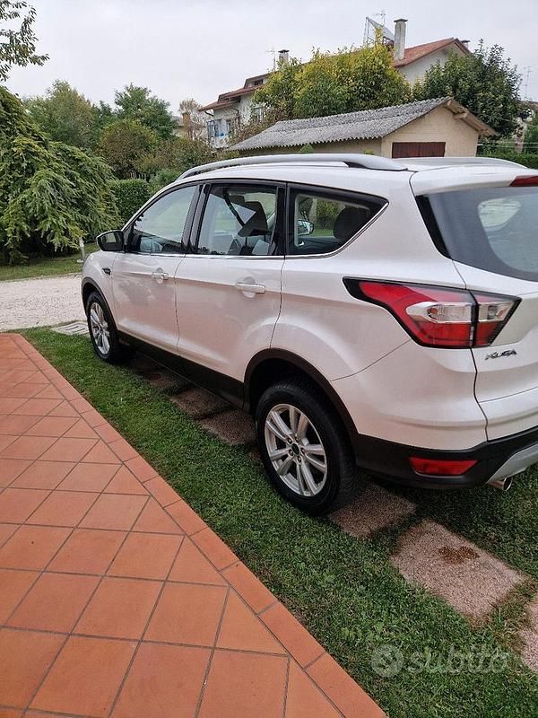 Usata Ford Kuga 120 CV (88 kW) 2017 Bianco SUV