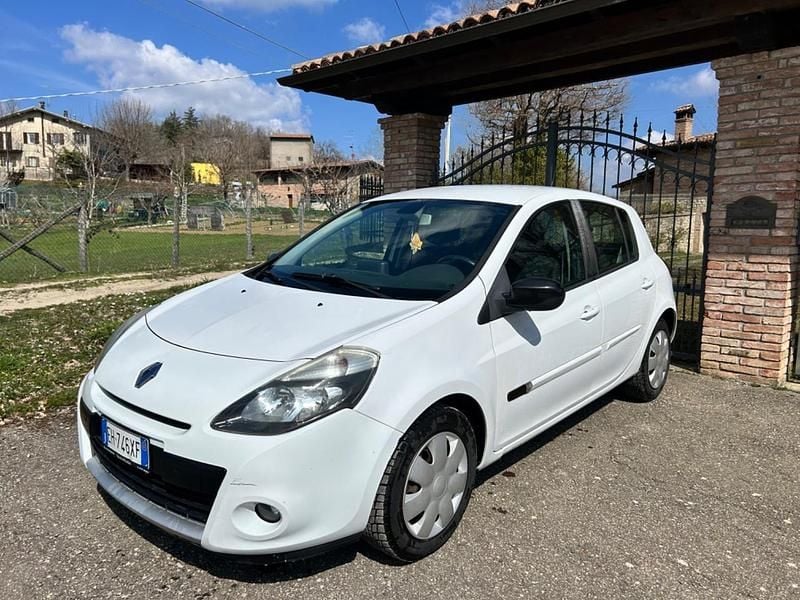 Usata Renault Clio II 75 CV (55 kW) 2011 Bianco Berlina