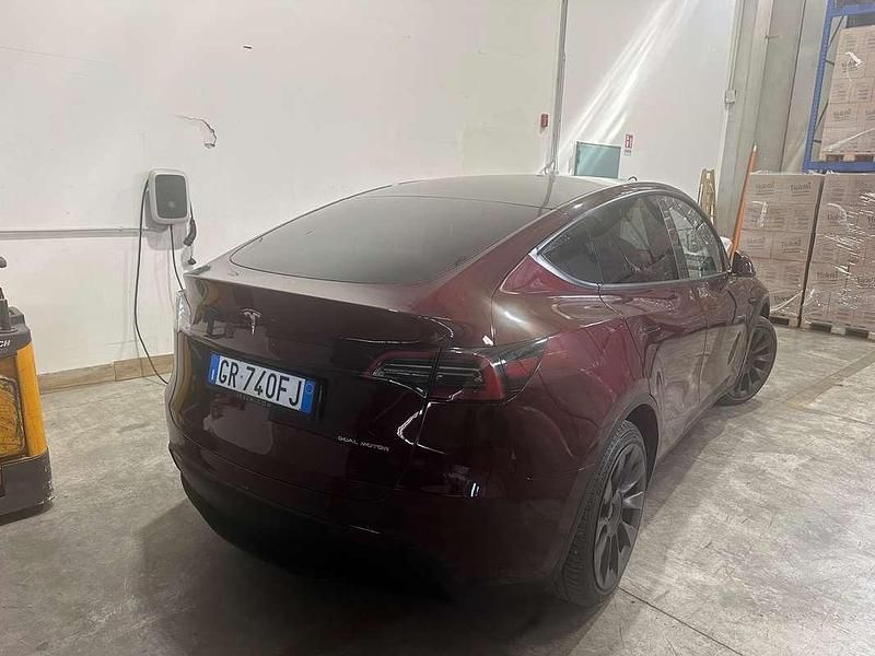 Usata Tesla Model Y 152 kW (208 CV) 2023 Rosso SUV