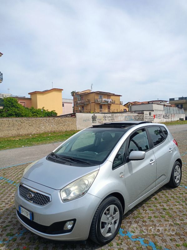 Usata Kia Venga 90 CV (66 kW) 2011 Grigio Utilitaria