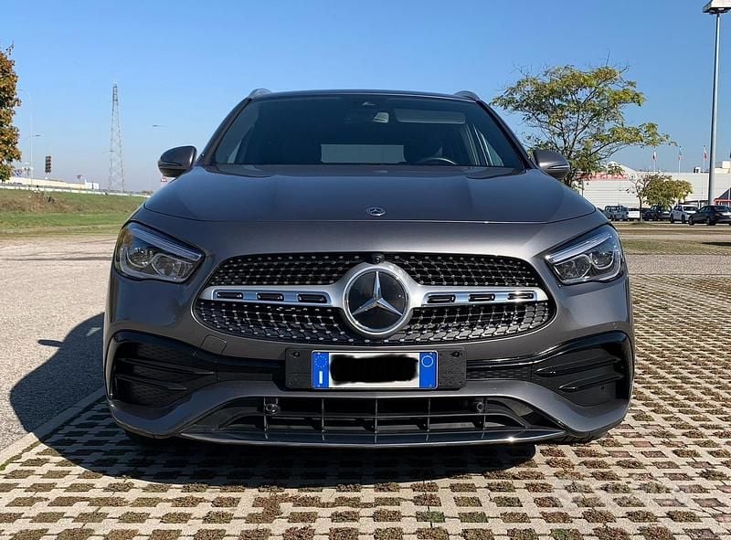Usata Mercedes GLA200 Premium 150 CV (110 kW) 2020 Grigio SUV