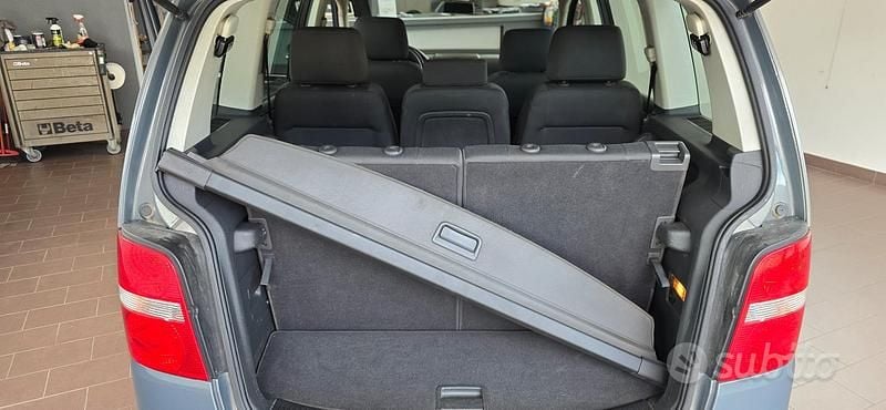 Usata VW Touran 2005 Grigio Monovolume