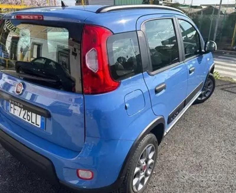 Usata Fiat Panda 4x4 S 85 CV (62 kW) 2016 Azzurro Utilitaria