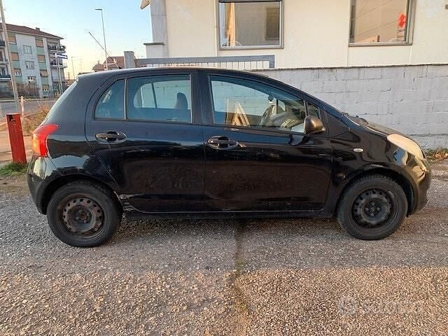Usata Toyota Yaris 69 CV (50 kW) 2008 Nero Berlina