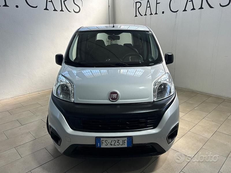 Käytetty Fiat Qubo Lounge 80 HP (58 kW) 2018 Harmaa Tila-auto