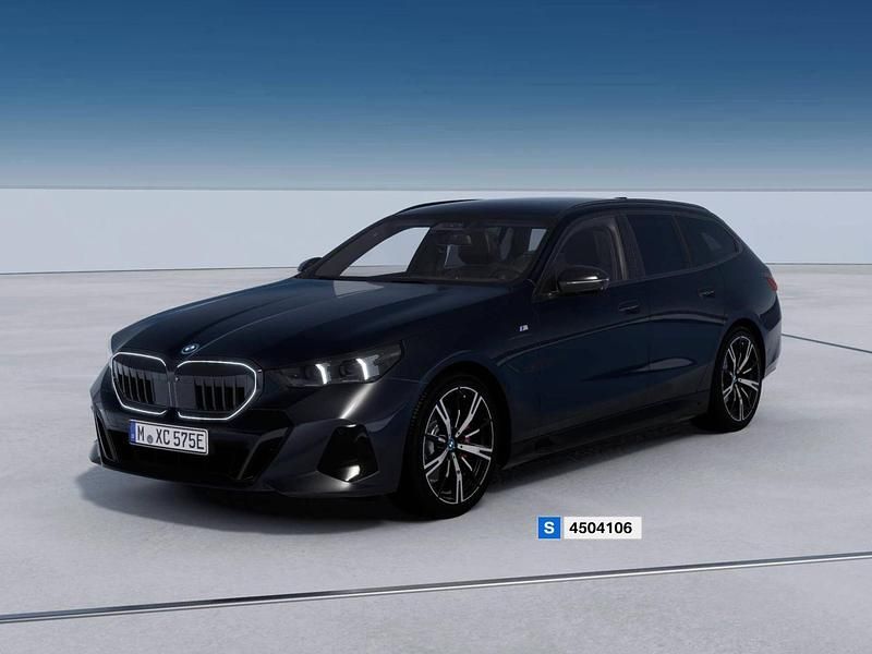 Sophisto grey Nuova 2025 BMW 530e M Sport Station wagon | 80.766 € (Ottimo prezzo) - Immagine 1/4