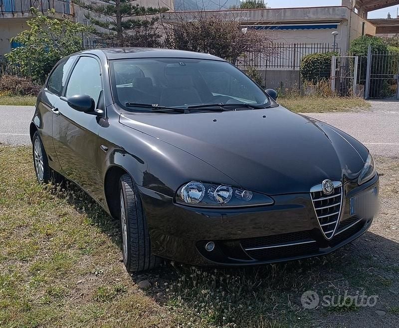 Usata 2009 Alfa Romeo 147 Distinctive Due volumi | 2500 € (Buon prezzo) - Immagine 1/4