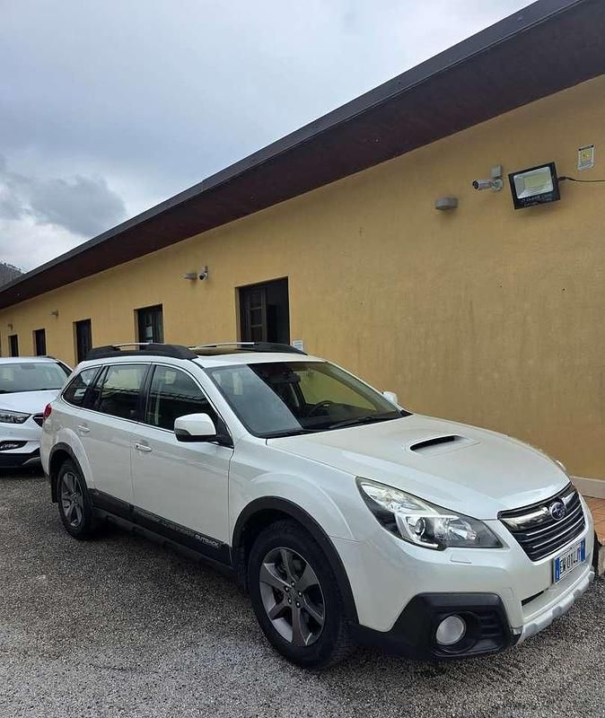 Usata Subaru Outback Trend 150 CV (110 kW) 2014 Bianco Station wagon