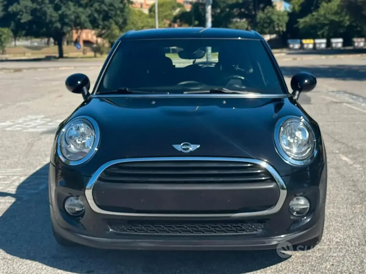 Usata Mini ONE Hype 102 CV (75 kW) 2017 Nero Utilitaria