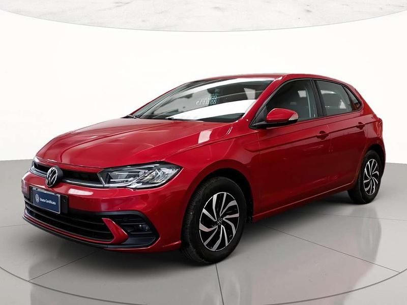 Kings red metallizzato Usata 2023 VW Polo Life Tre volumi | 19.700 € (Cara) - Immagine 1/4