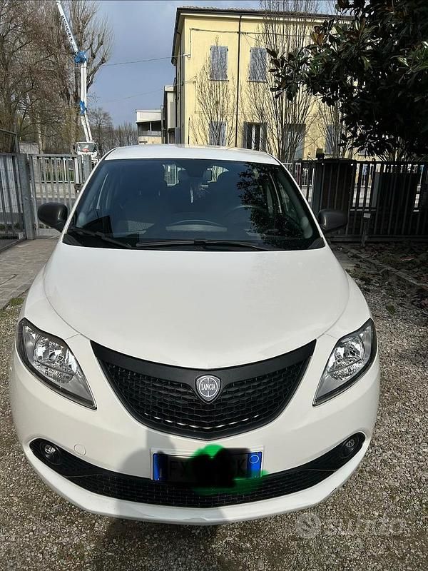 Usata Lancia Ypsilon 69 CV (50 kW) 2019 Bianco Utilitaria