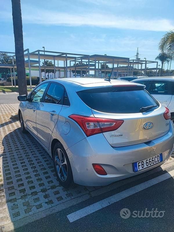 Usata Hyundai i30 GO! 128 CV (94 kW) 2016 Grigio Berlina