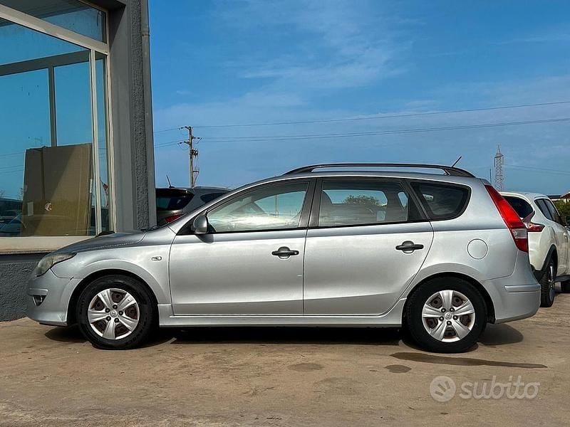 Usata Hyundai i30 Comfort 109 CV (80 kW) 2011 Argento Station wagon