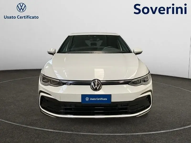 Usata VW Golf VIII R-line 150 CV (110 kW) 2021 Bianco Utilitaria
