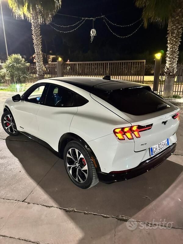 Usata Ford Mustang Mach-E 258 kW (351 CV) 2021 Bianco SUV