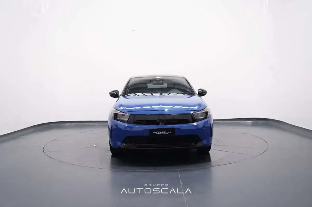 Usata Opel Corsa 131 CV (96 kW) 2024 Voltaic blue Utilitaria