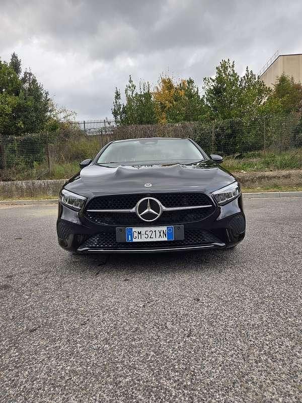 Nero Usata 2023 Mercedes A180 Advanced Due volumi | 26.000 € (Ottimo prezzo) - Immagine 1/4