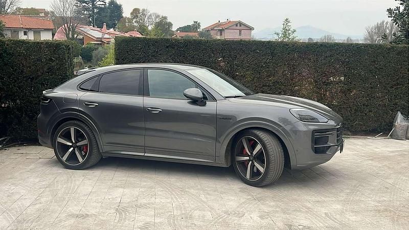 Usata Porsche Cayenne Turbo 600 CV (441 kW) 2025 Grigio SUV