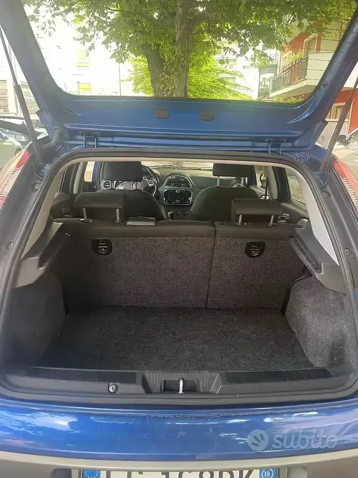 Usata Fiat Punto 99 CV (72 kW) 2010 Blu Utilitaria