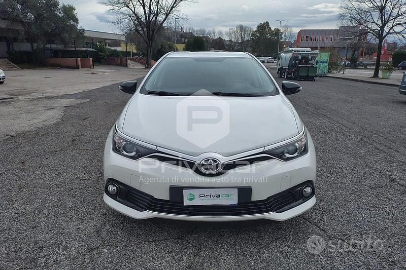 Usata Toyota Auris Lounge 111 CV (81 kW) 2016 Bianco Utilitaria