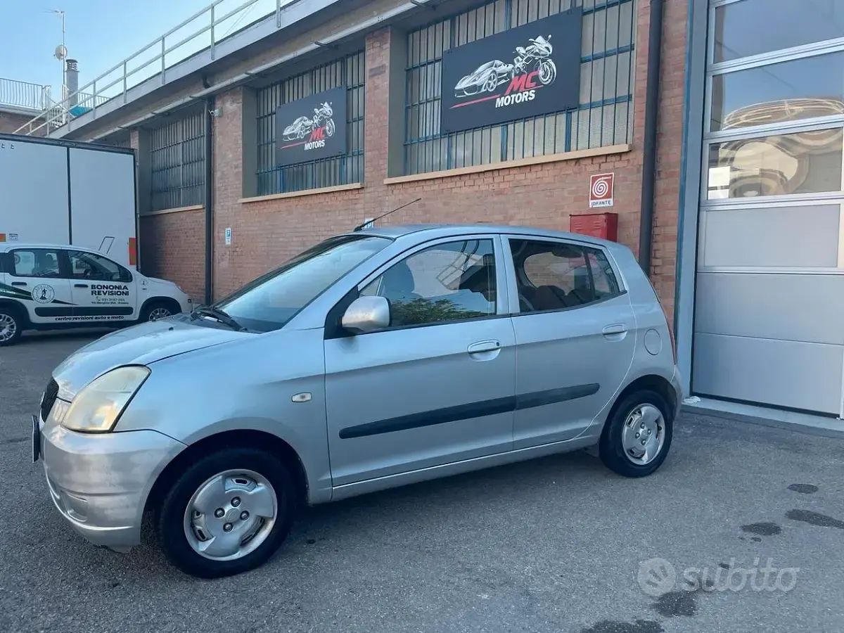 Usata Kia Picanto LX 61 CV (44 kW) 2004 Grigio Utilitaria