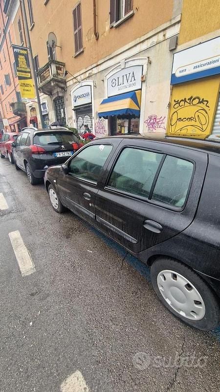 Usata Renault Clio II 75 CV (55 kW) 2005 Nero Berlina