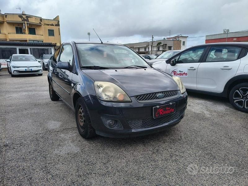 Usata Ford Fiesta 75 CV (55 kW) 2008 Grigio Utilitaria