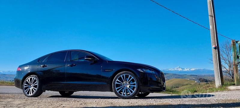 Usata Jaguar XF 180 CV (132 kW) 2019 Nero Berlina