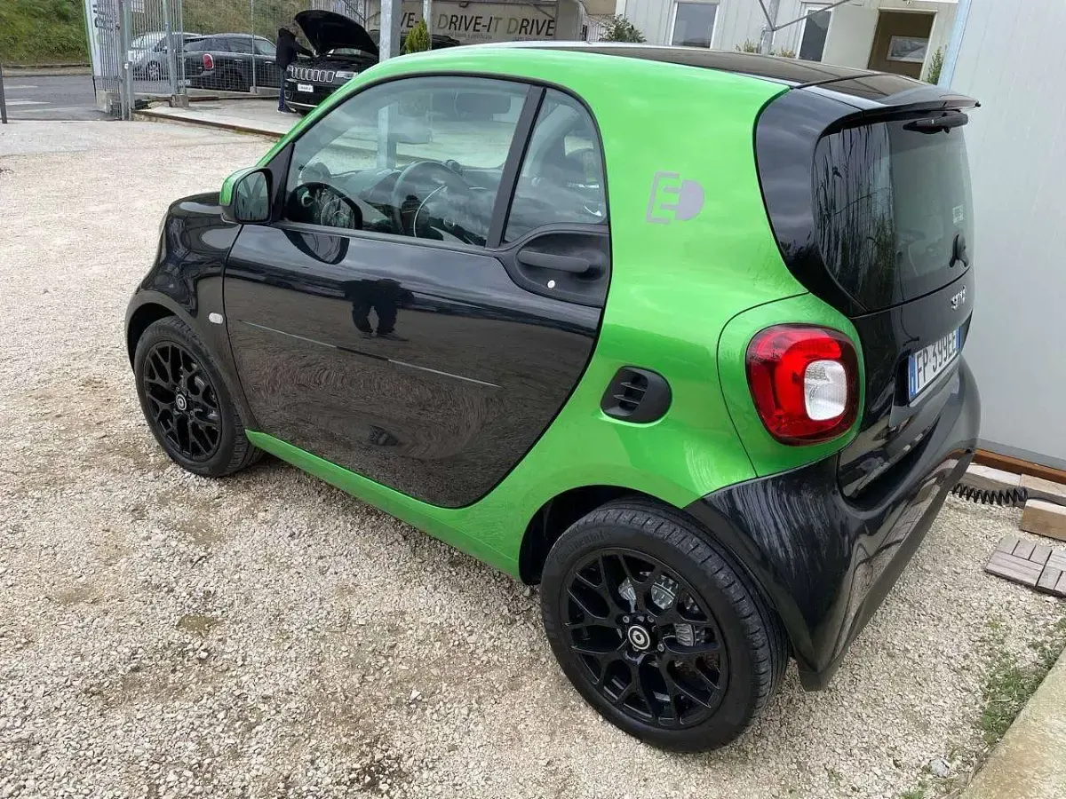 Usata Smart ForTwo Electric Drive Passion 41 kW (56 CV) 2018 Verde Utilitaria