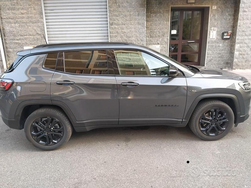 Grigio Usata 2022 Jeep Compass SUV | 24.900 € (Buon prezzo) - Immagine 1/4
