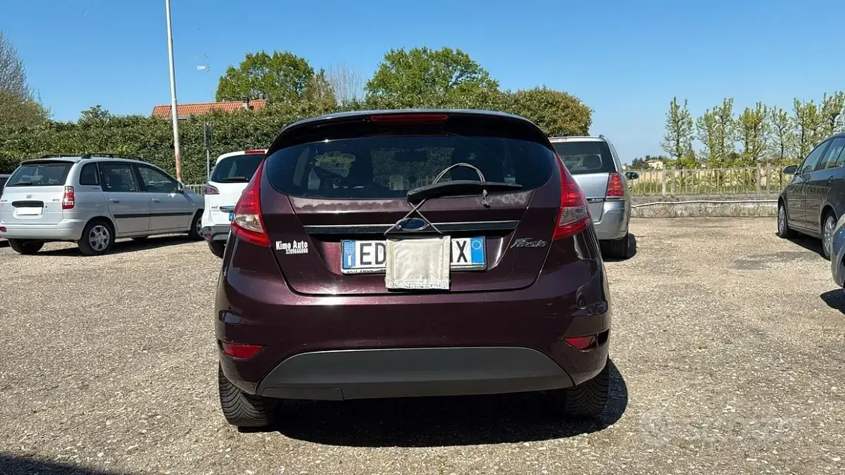 Usata Ford Fiesta Titanium 92 CV (67 kW) 2011 Marrone Berlina