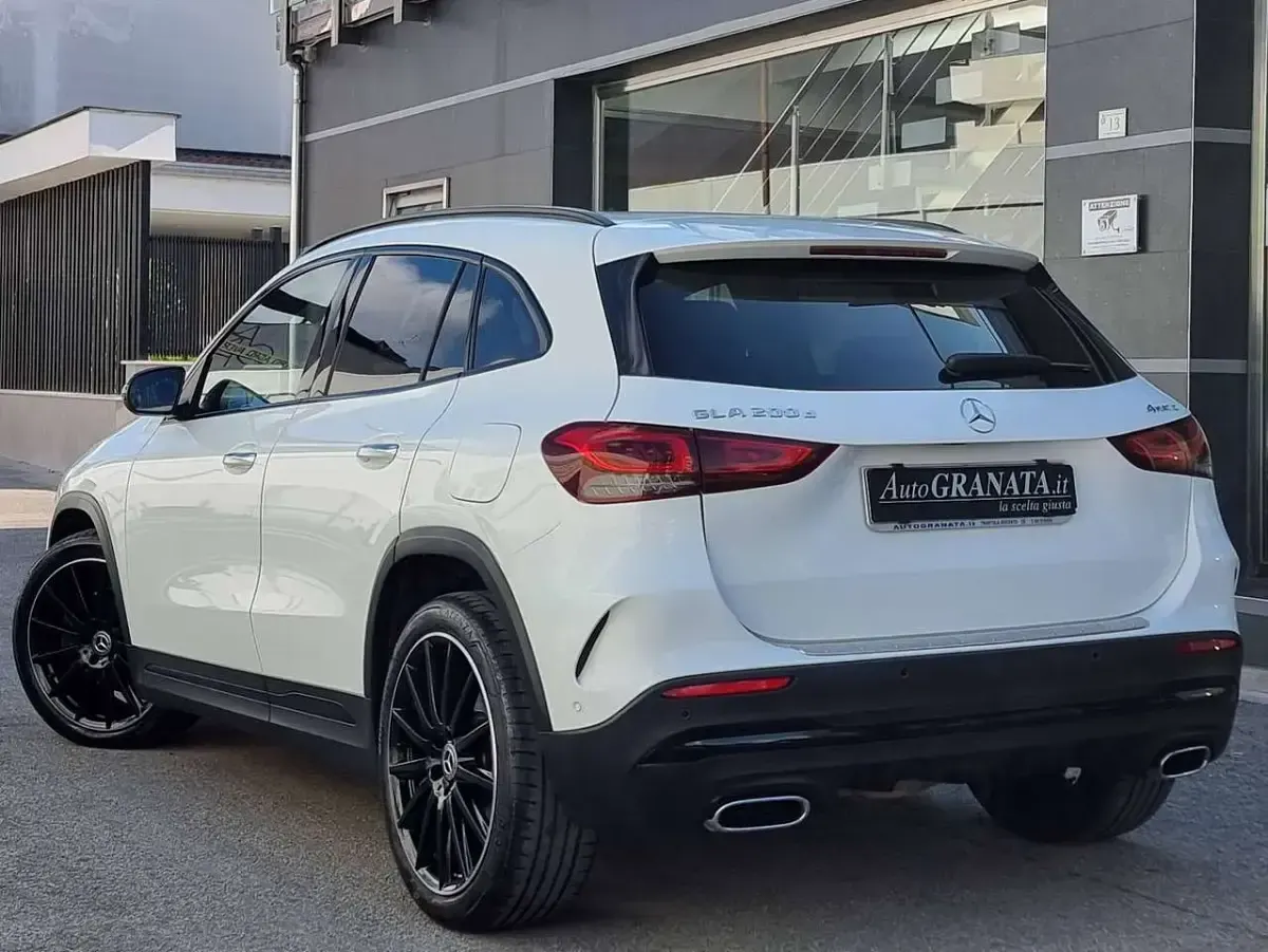Usata Mercedes GLA200 Premium 150 CV (110 kW) 2022 Bianco SUV