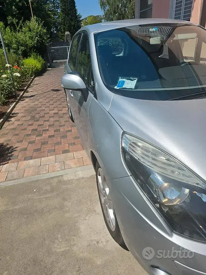 Usata Renault Scénic III 131 CV (96 kW) 2011 Grigio Monovolume