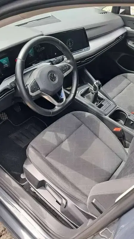 Usata VW Golf VIII Life 131 CV (96 kW) 2020 Grigio Berlina