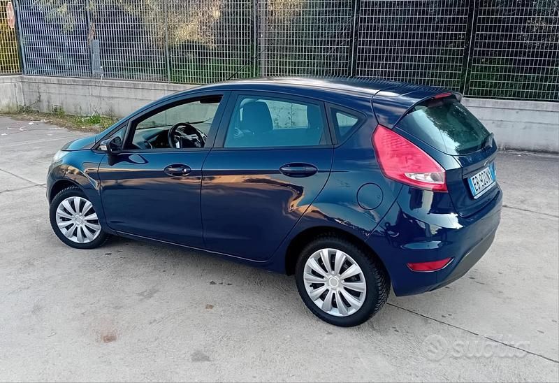 Usata Ford Fiesta 70 CV (51 kW) 2010 Blu Utilitaria