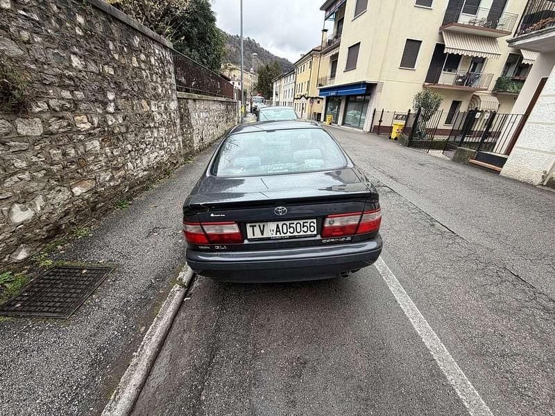 Usata Toyota Carina 116 CV (85 kW) 1993 Utilitaria