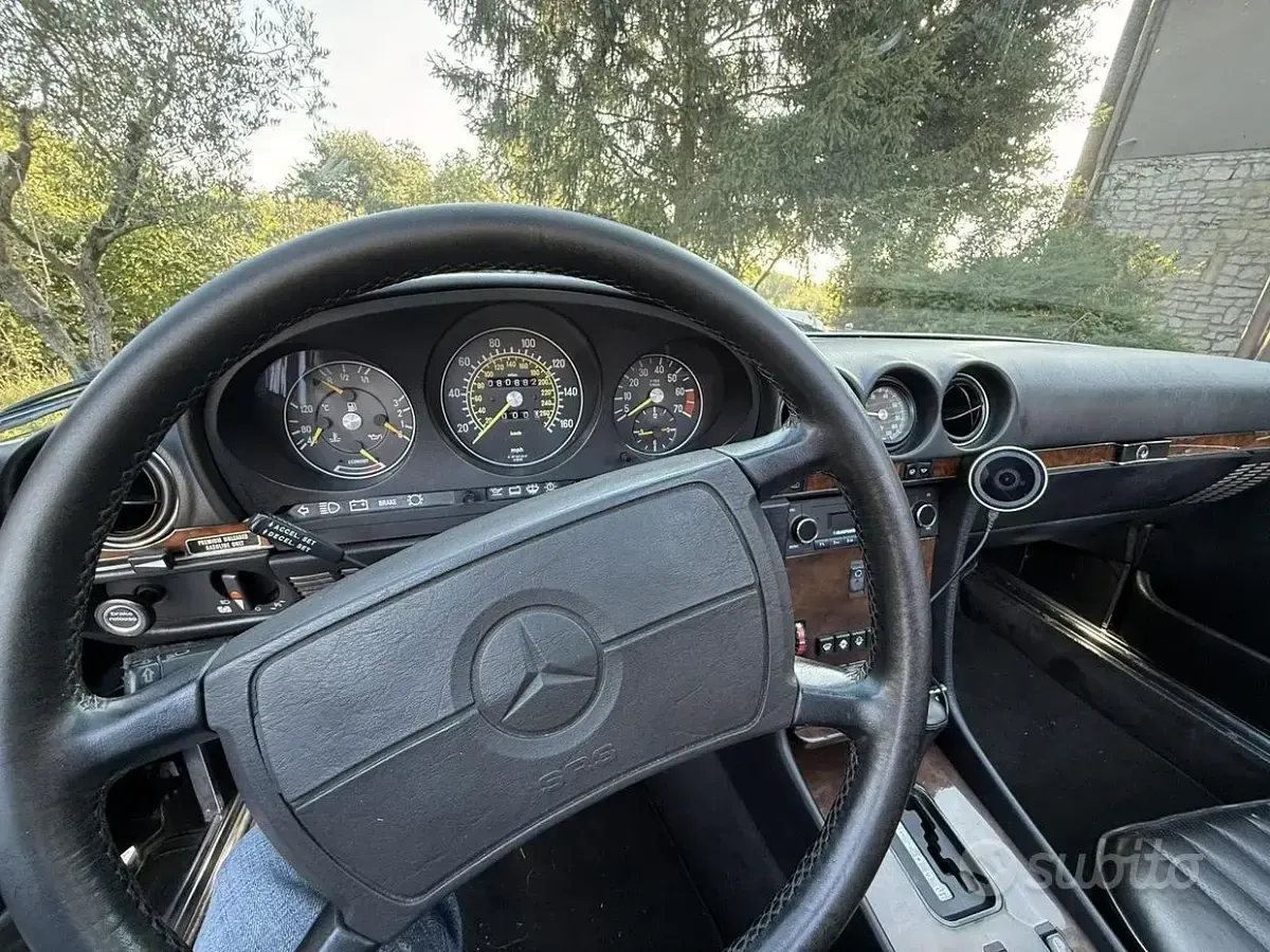 Usata Mercedes 560 299 CV (219 kW) 1987 Nero Cabrio